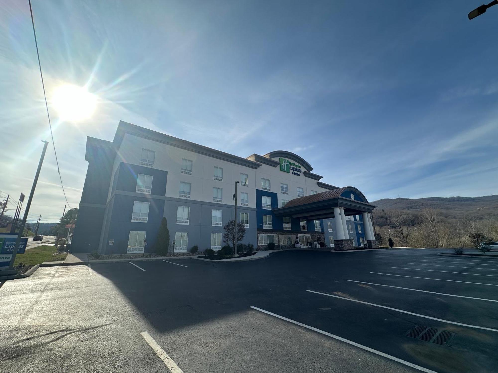 Holiday Inn Express & Suites Caryville By Ihg Exterior foto